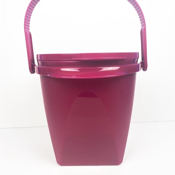 New!!!  Tupperware Jumbo Canister 5.2-qt./5 L - Picture 3 of 4